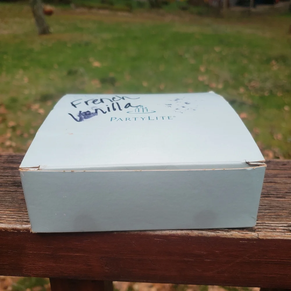 (4) PartyLite French Vanilla Aroma Melts - 2 1/4" - Picture 8 of 14